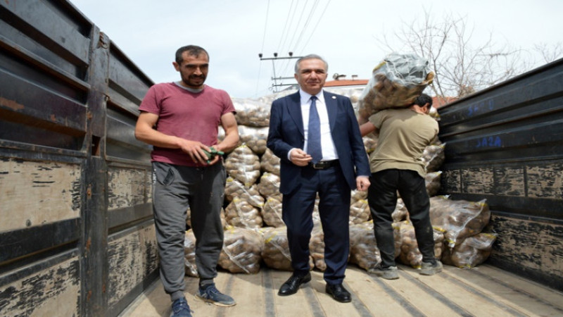 Şuhut Mustafa Enis Arabacı’yı bağrına bastı 