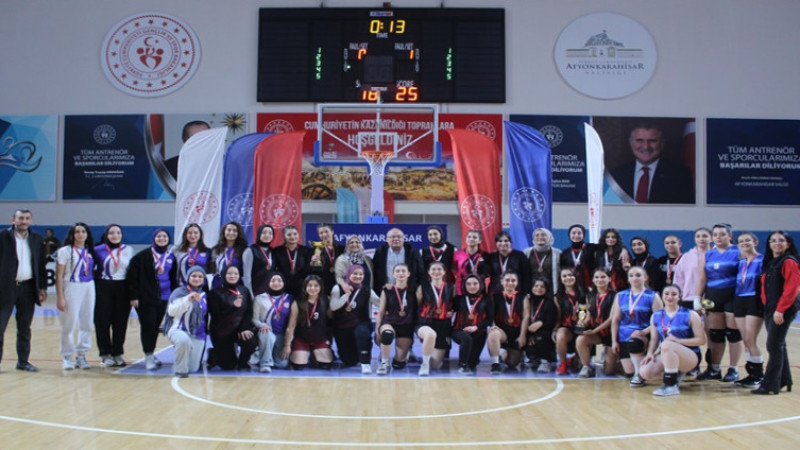 Yurtlar Arası Kadınlar Voleybol Turnuvasında Şampiyon Emirdağ
