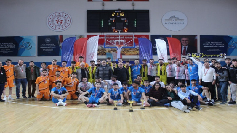 Yurtlar Arası Erkekler Voleybol Turnuvasında Şampiyon Tınaztepe 