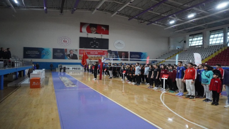 Afyon, okul sporlarında voleybol yarı finallerine ev sahipliği yapıyor