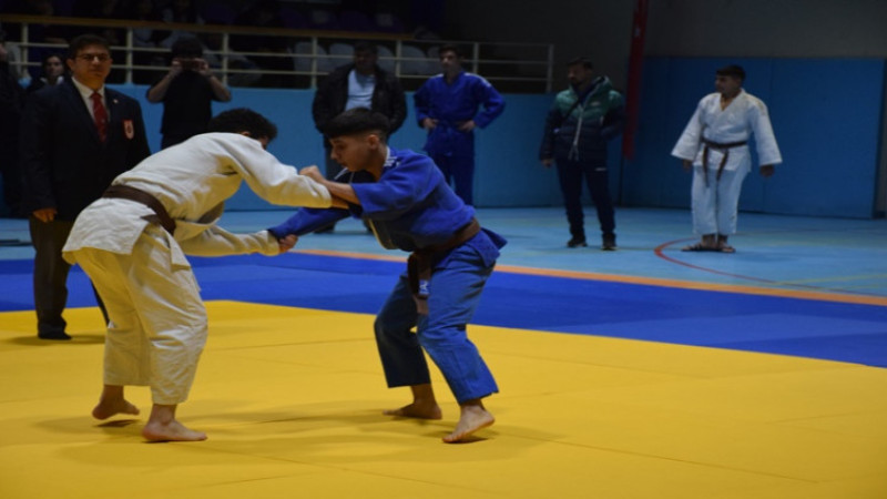 Afyonkarahisar’da okul sporları judo grup müsabakaları sona erdi