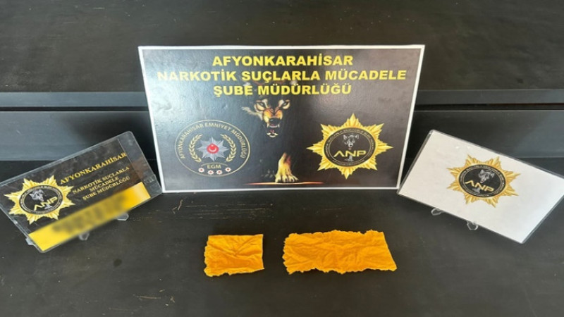 Emniyet tarafından peçeteye emdirilmiş uyuşturucu maddeler yakalandı