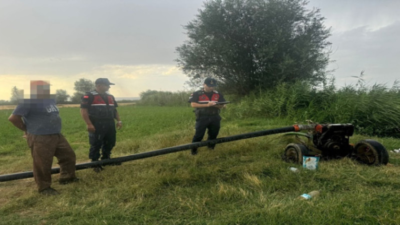  Jandarma tarafından izinsiz su kullanan şahıslara ceza kesildi