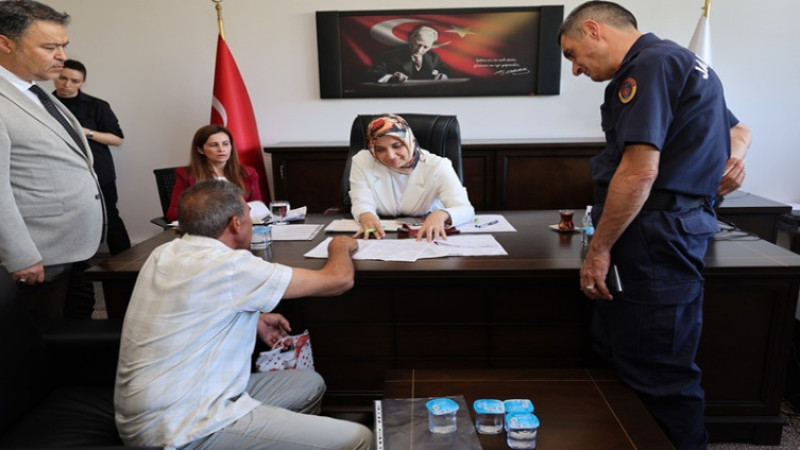 Vali Kübra Güran Yiğitbaşı, Halk Günü’nde vatandaşları dinledi