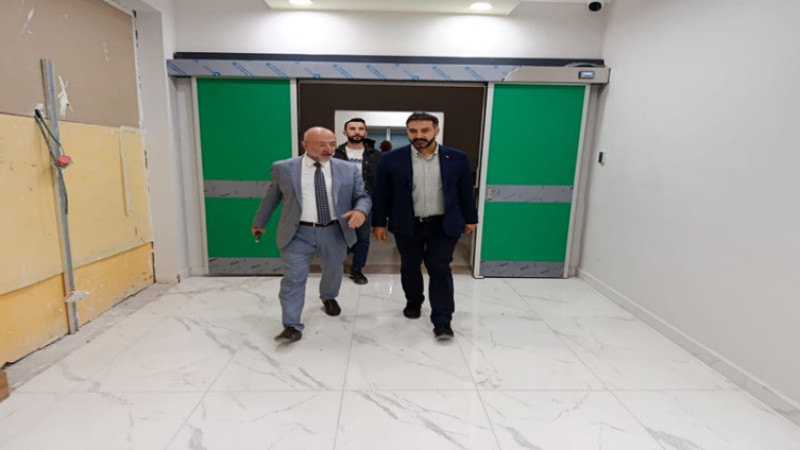 Turgay Şahin, erişkin acil servisinde yapılan çalışmaları inceledi