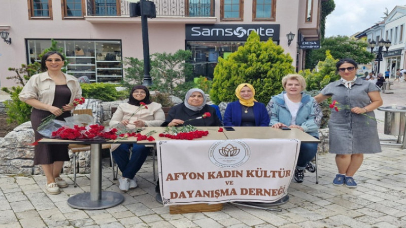 Afyon Kadın Kültür ve Dayanışma Derneği, Babalar Günü'nü kutladı
