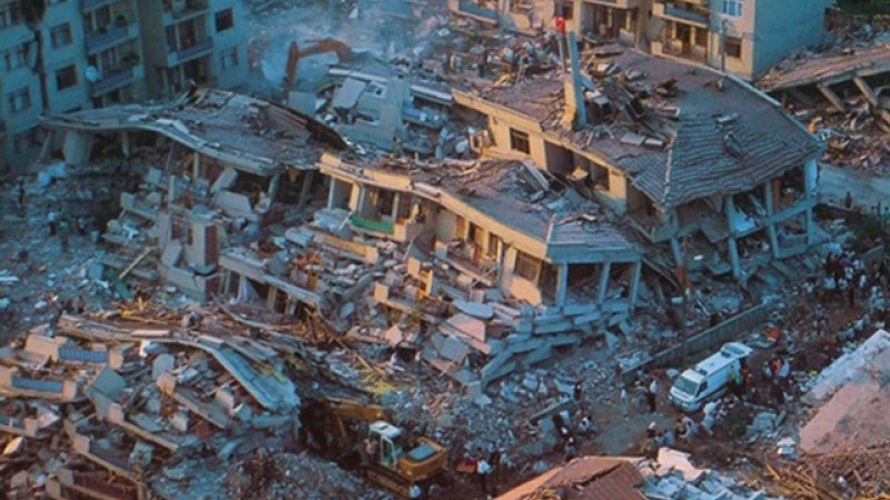 Deprem nedeniyle Malatya'da birçok yerde binalar yıkıldı