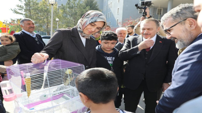 Vali Yiğitbaşı, depremzede vatandaşları ziyaret etti