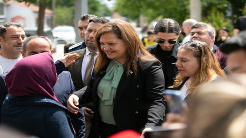 Burcu Köksal, Fatih Mahallesinde halkla bir araya geldi