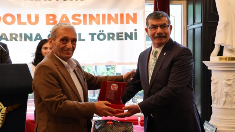 İbrahim Yüksel’e “Anadolu Basınının Çınarı” ödülü verildi