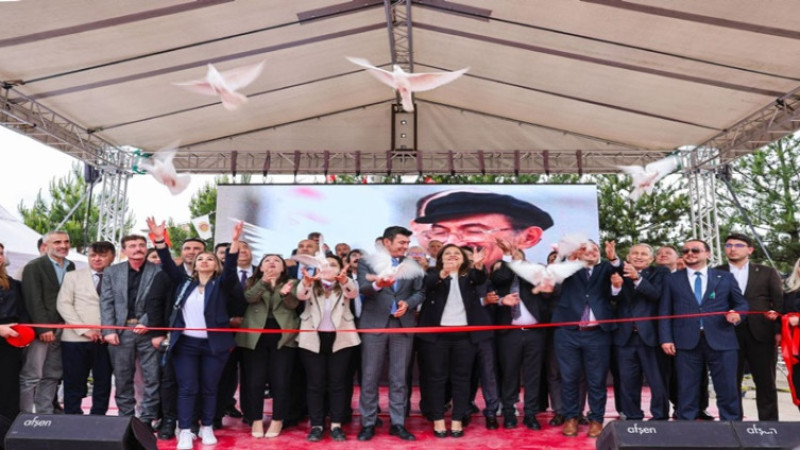 Afyonkarahisar Belediyesi tarafından Bülent Ecevit Parkı açıldı