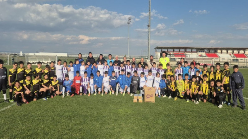 ASKF’den minik futbolculara moral desteği
